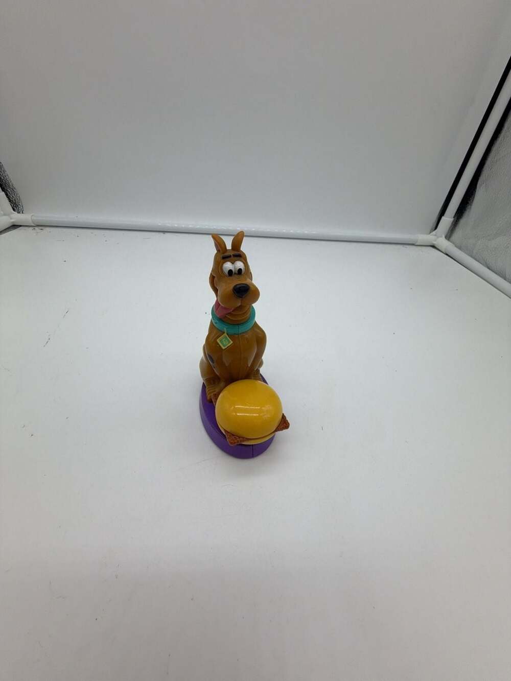 1998 Wendy's Scooby-Doo on Zombie Island Scooby Shake Pull Burger Figure